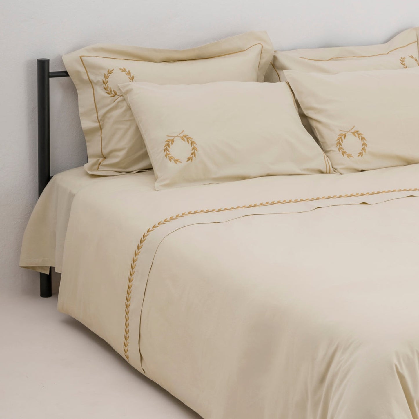 Golden Petals Bedding Set