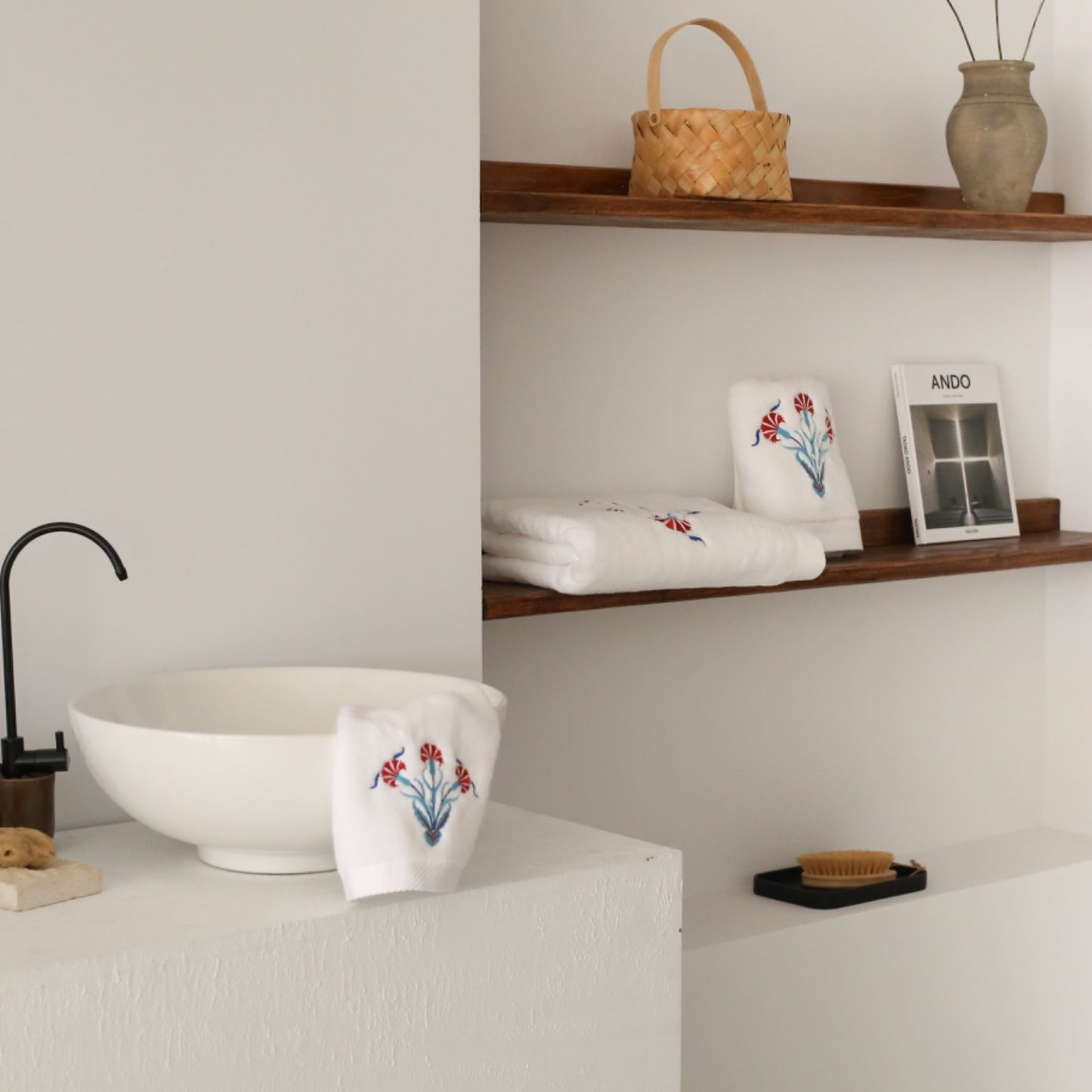 Clove Embroidery Bath Towel