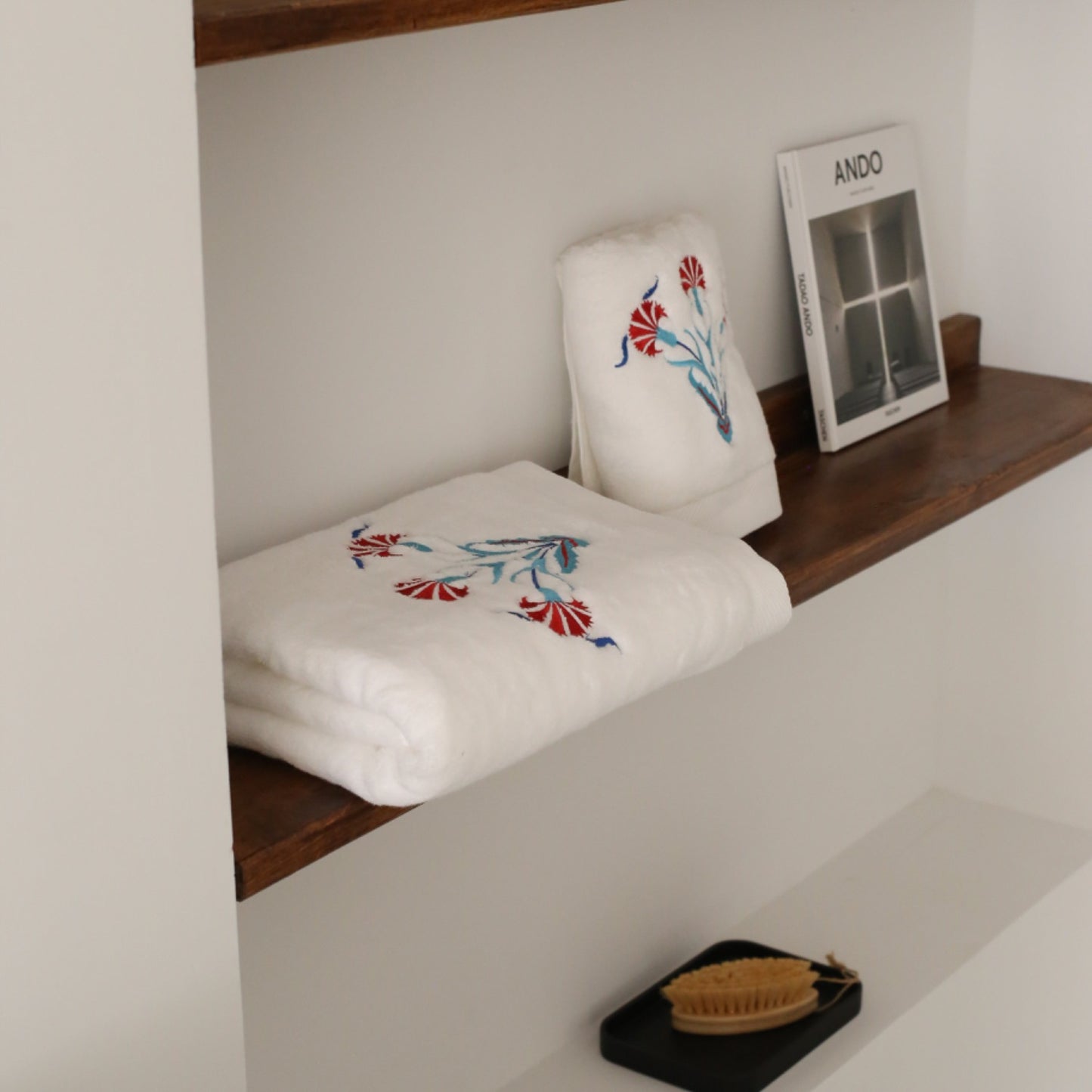 Clove Embroidery Bath Towel