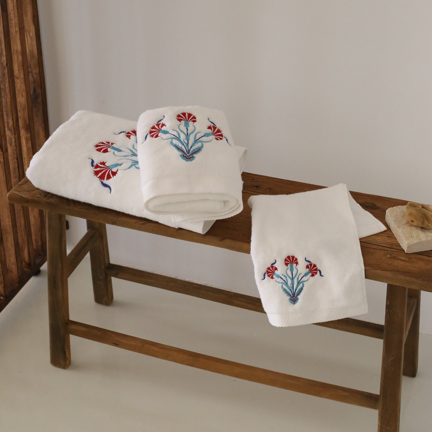 Clove Embroidery Bath Towel