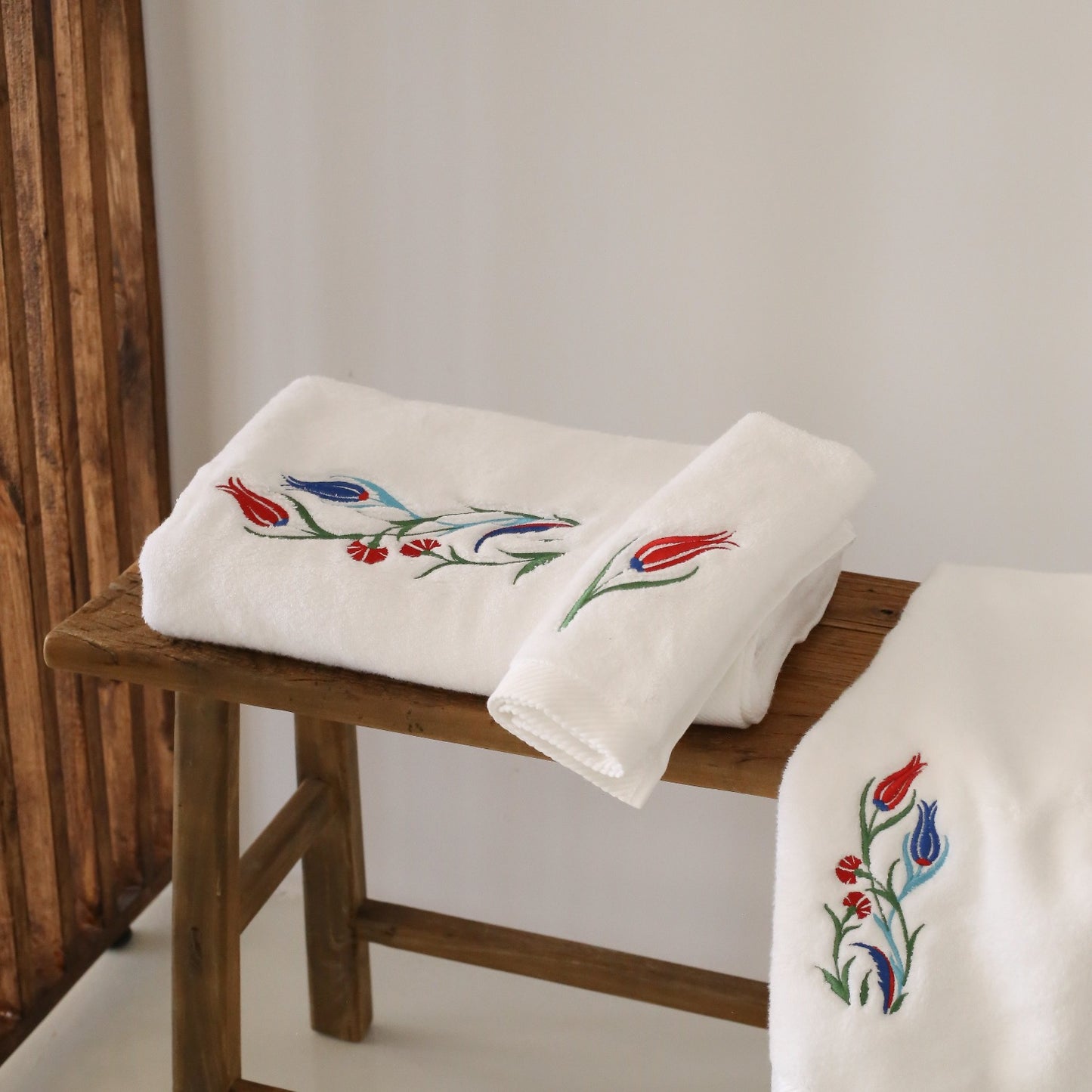 Tulip Embroidery Bath Towel
