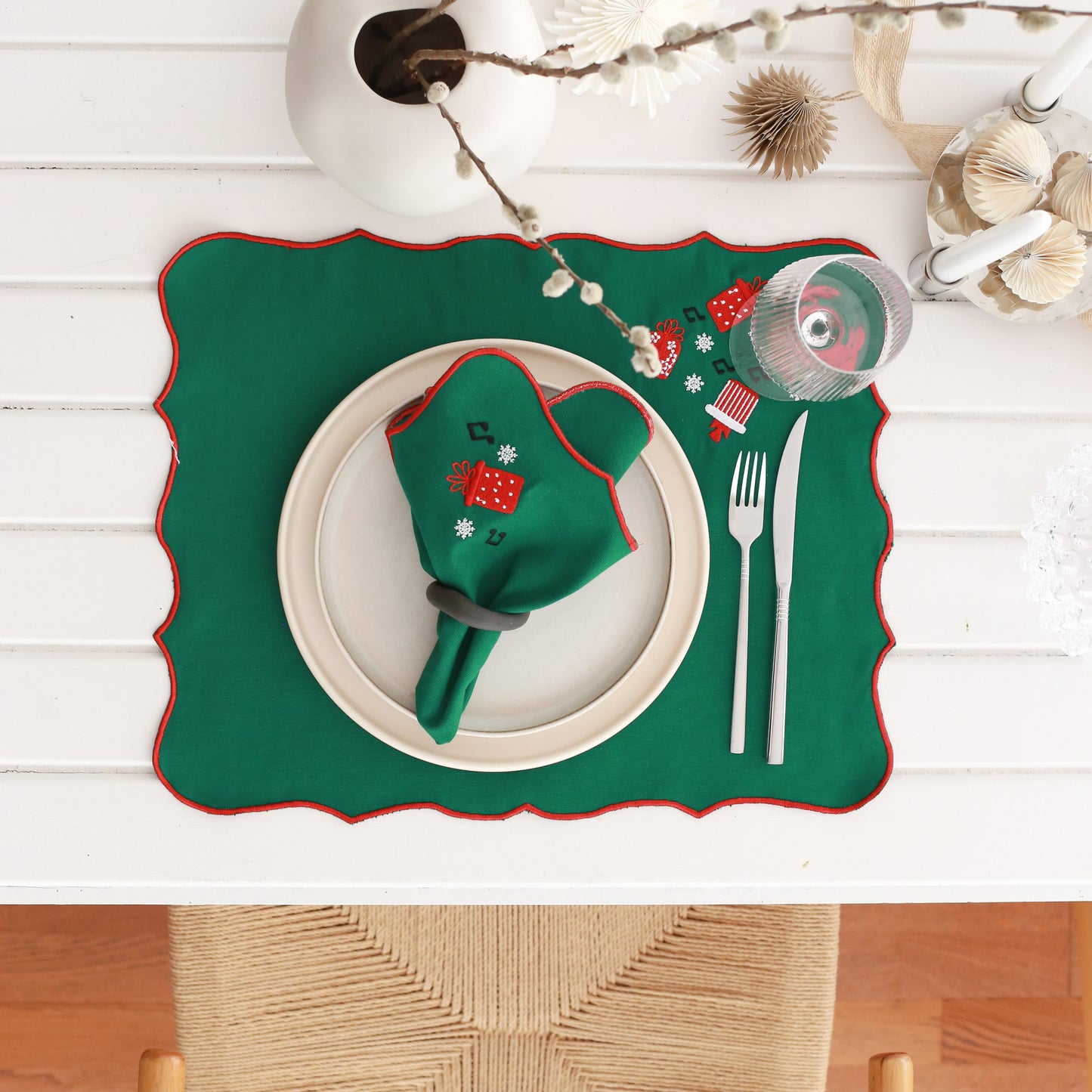 Set of 2 Christmas Gift Embroidery Cotton Napkin