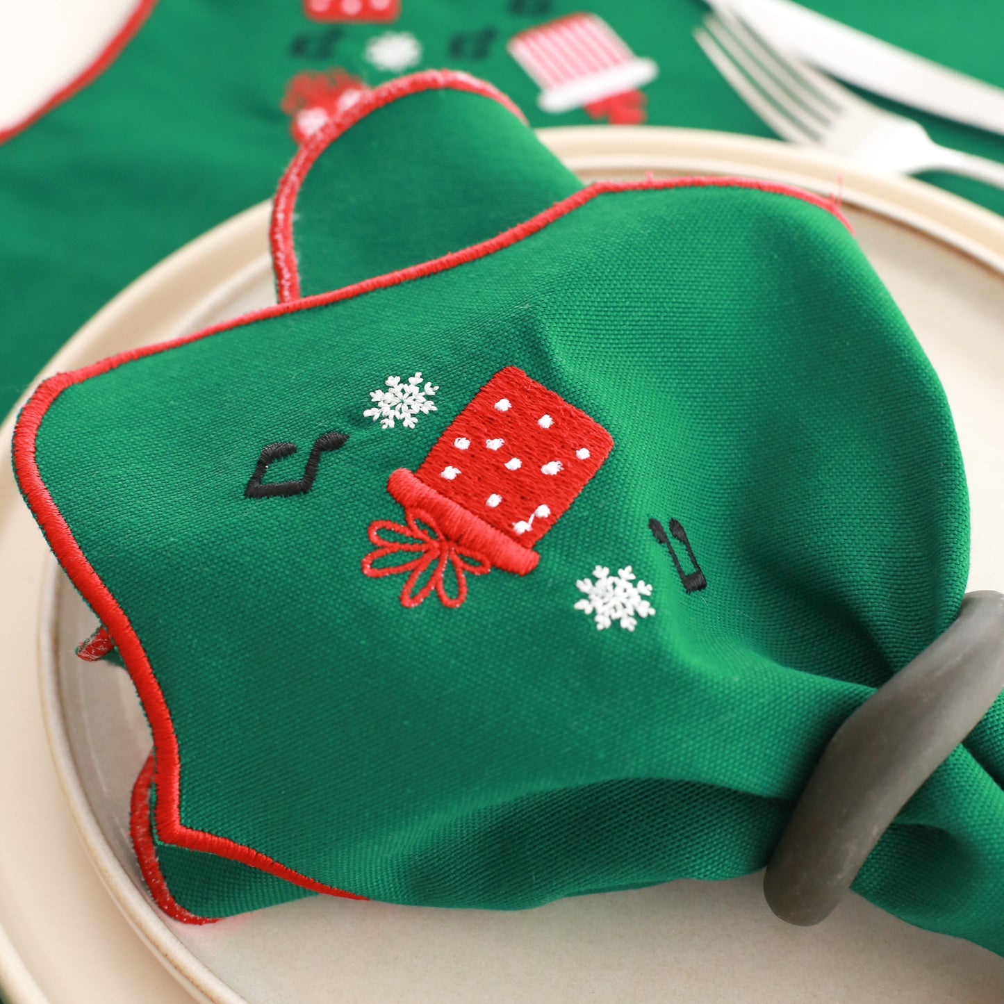 Set of 2 Christmas Gift Embroidery Cotton Napkin