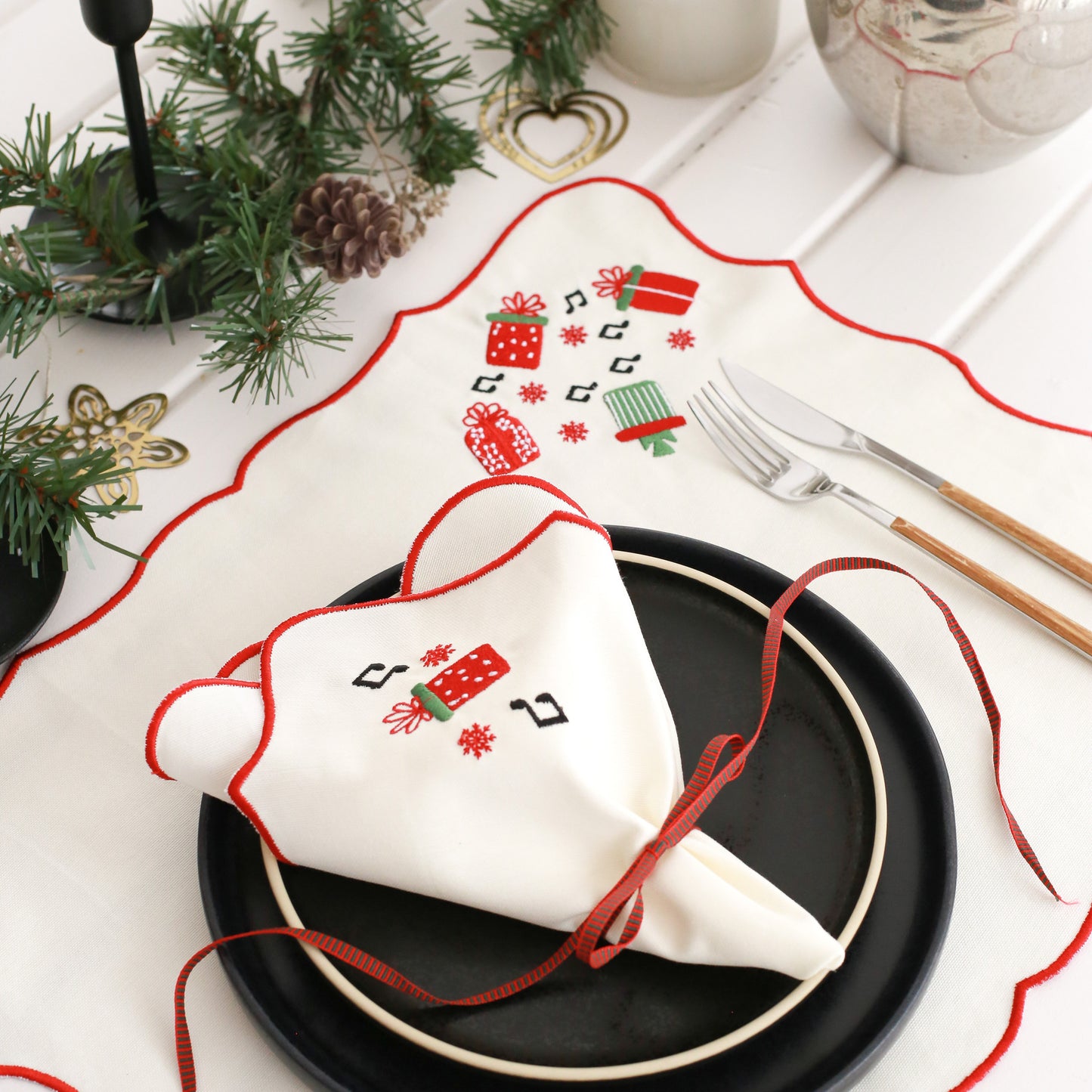 Set of 2 Christmas Gift Embroidery Cotton Napkin