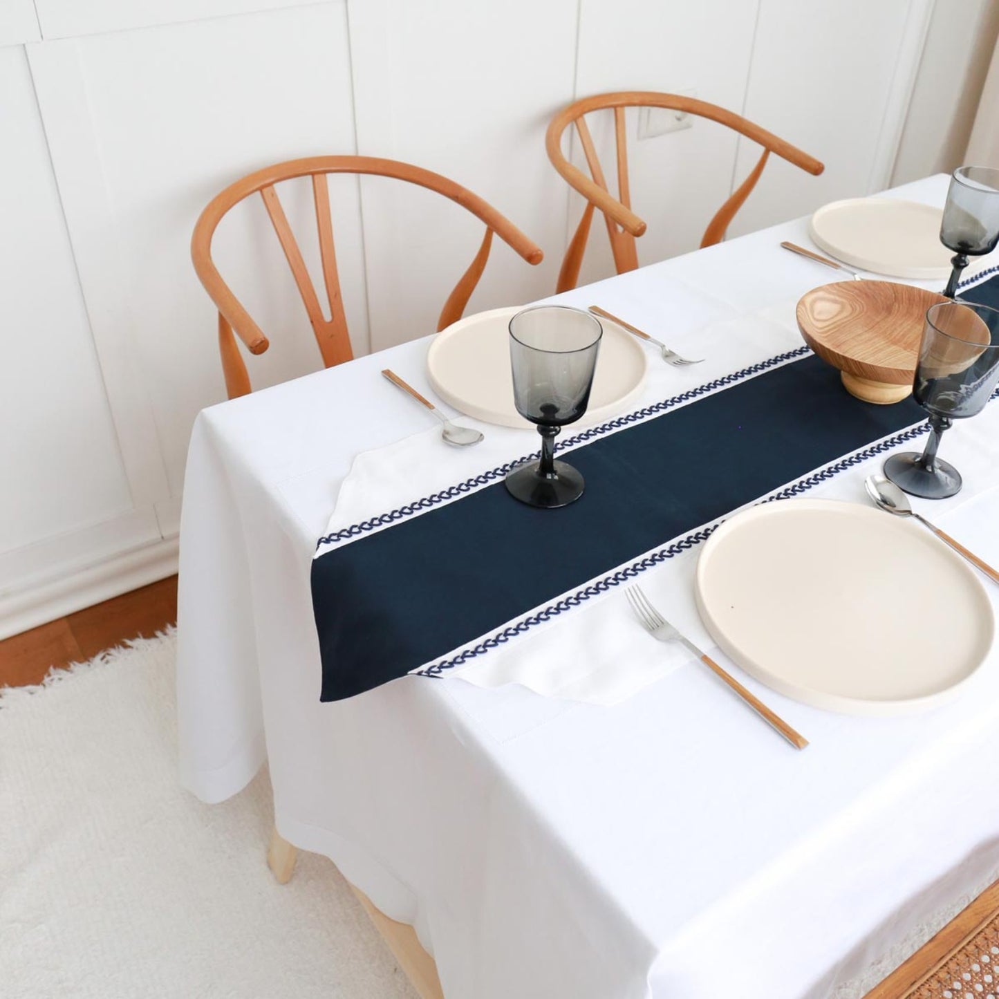 Gyda - White & Navy Colored Linen Runner