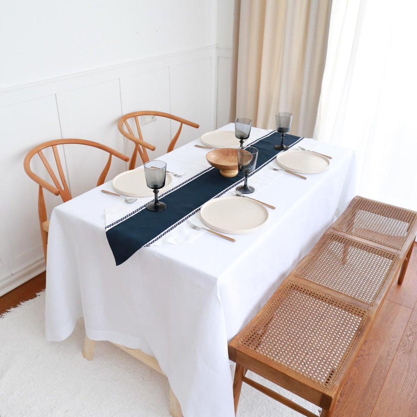 Gyda - White & Navy Colored Linen Runner