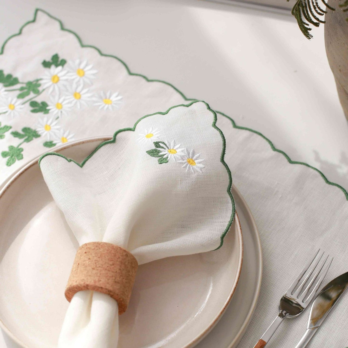 Daisy Embroidery Linen Napkins (Set of 2)